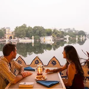Padharo Hostel